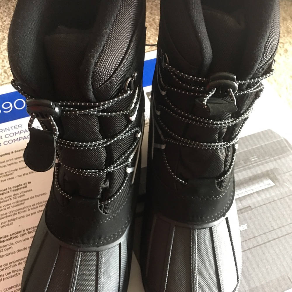 Boys Brand New Snow Boots Size 6